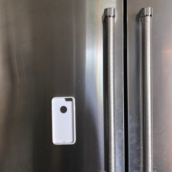 GOAT case for iPhone 6s. STICKS TO THINGS! - Picture 3 of 4